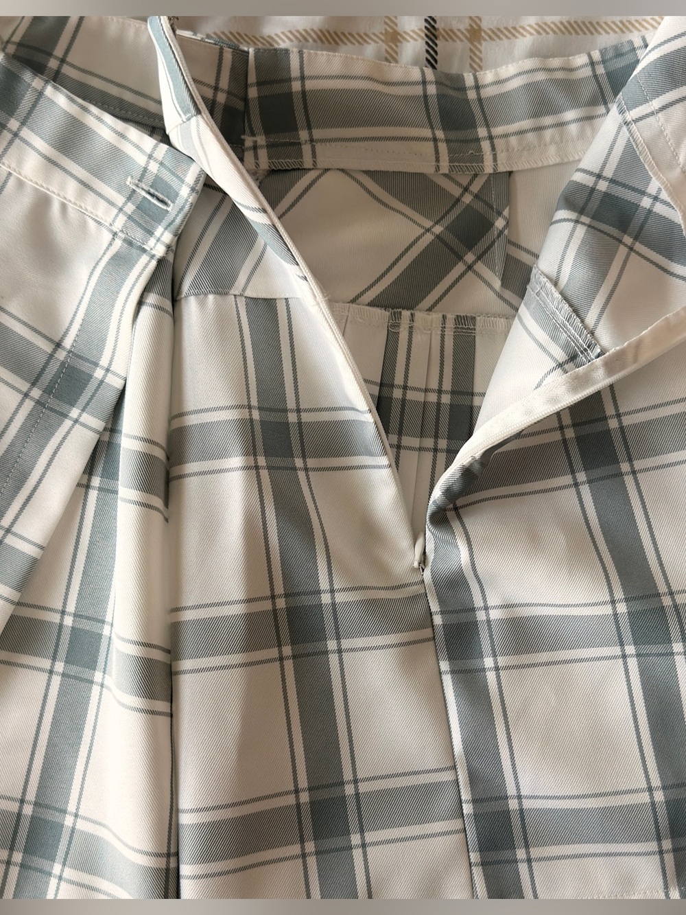 Gray White Plaid Pleated Mini Skirt Size Medium - Picture 7 of 11